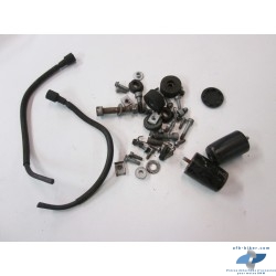Petites pièces du démontage d'une BMW f 650 Funduro