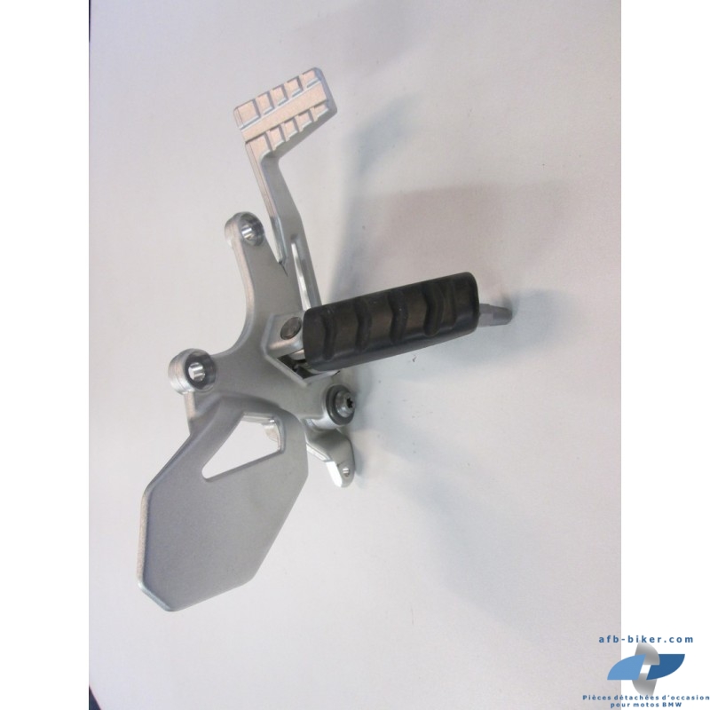 Platine repose pieds avant droite de BMW r NineT / Tpure K21 / k22